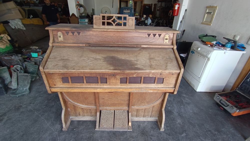 Orgão antigo para exposição