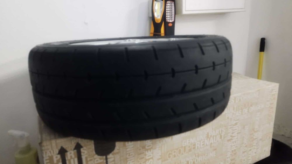 Jantes 106 GTI com pneus Yokohama A052 novos