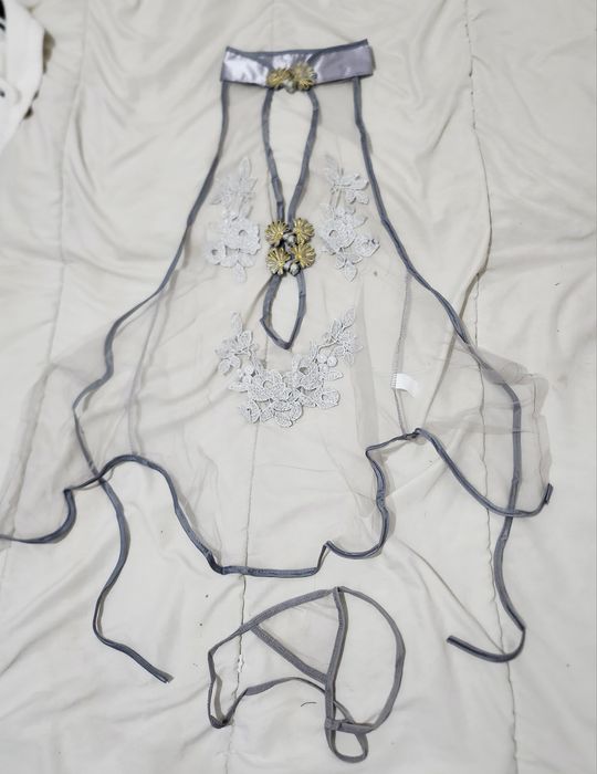 Przezroczysta szara halka z koronka I kwiatowymi aplikacjami +stringi