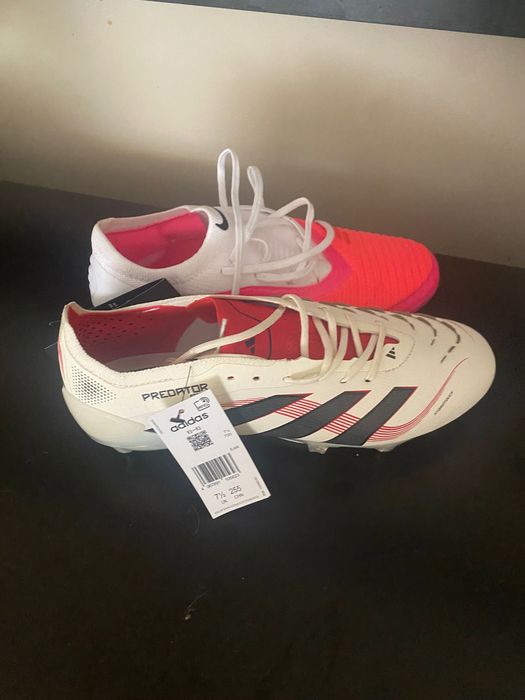 Chuteiras de futebol Nike e adidas 39 novas uma SG e outra AG