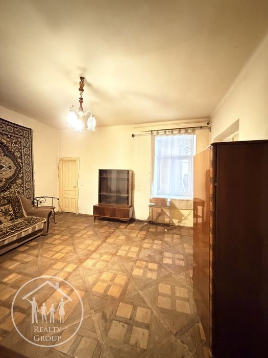 Центр, унікальний вид з вікна, фасадні вікна