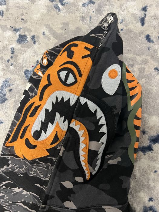 Продам зип худи Bape Tiger x Shark