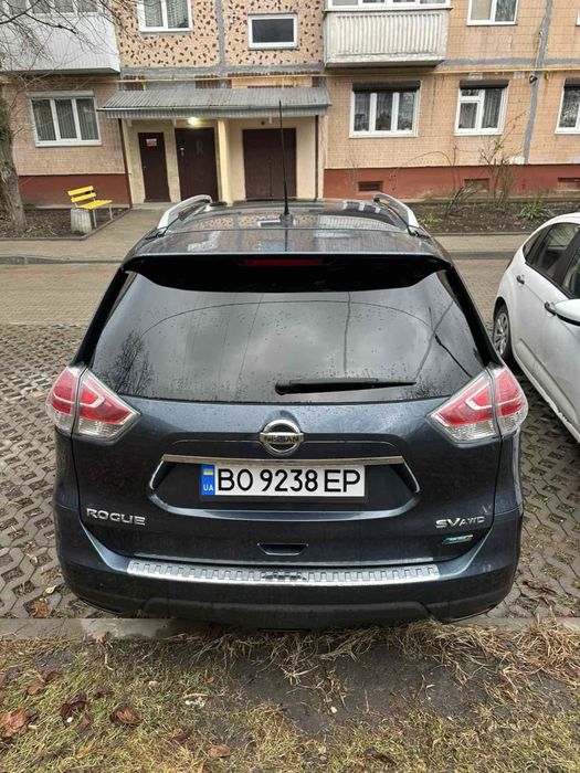 Nissan Rogue SV (7 місць)