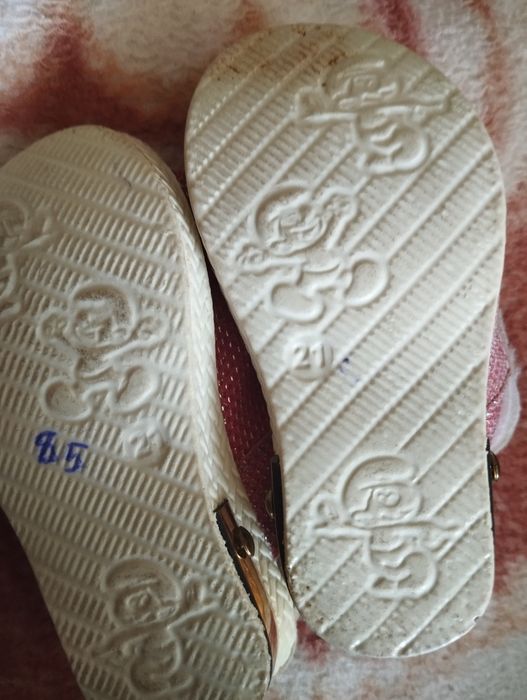 Продам взуття для дівчинки