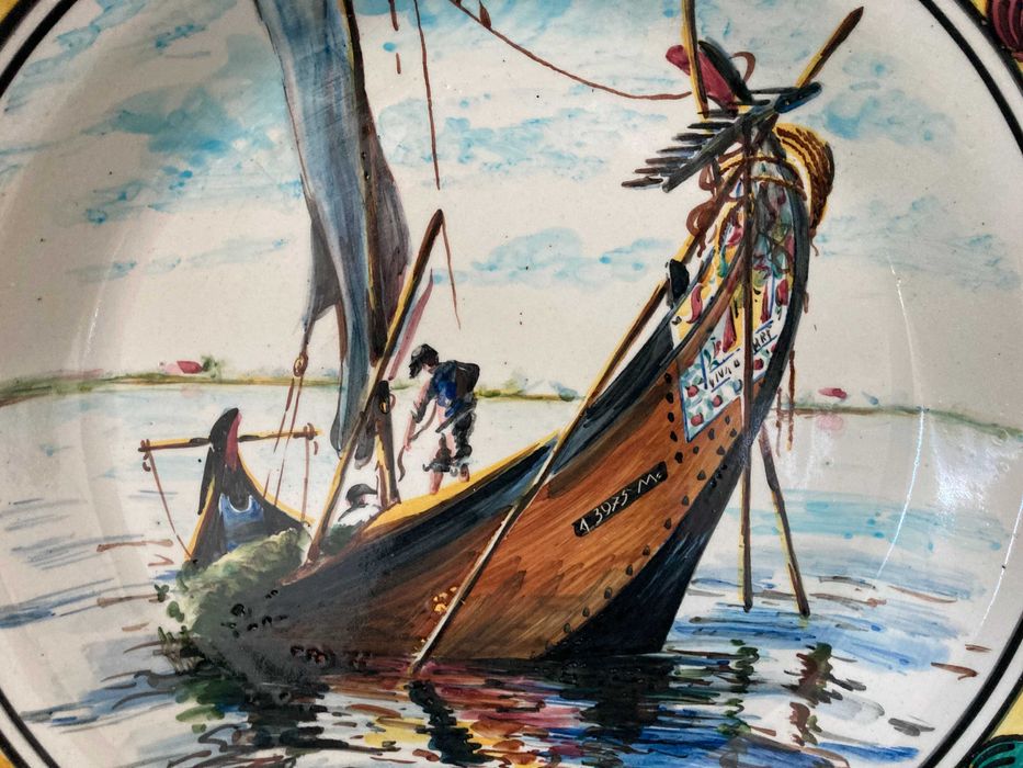 Prato de cerâmica decorativo com moliceiro64729968521219120