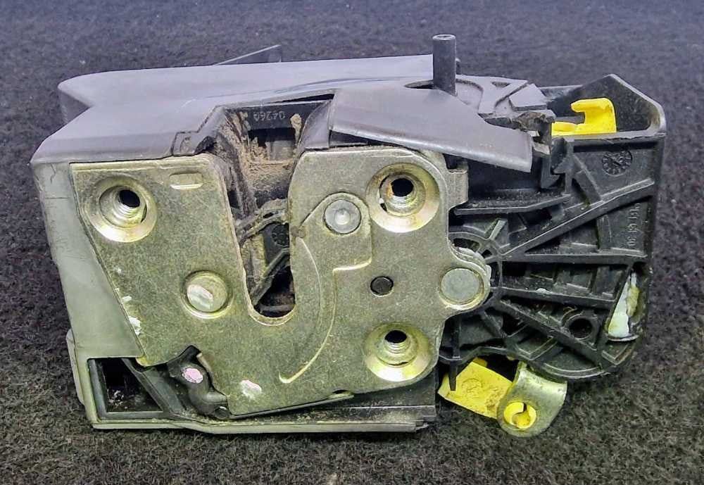 Fechadura / Fecho Porta Trás Esquerdo 825033585RF - DACIA SANDERO II