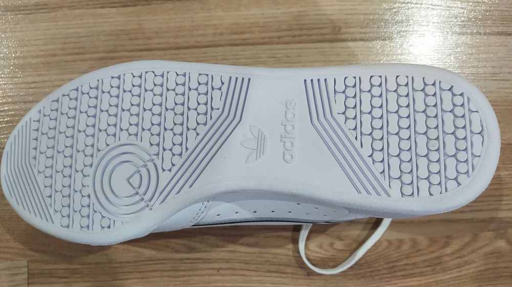 Кросівки Adidas   .