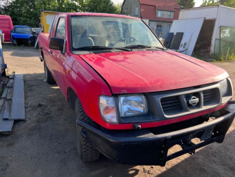 chlapacze tylne lewy prawy nissan navara d21