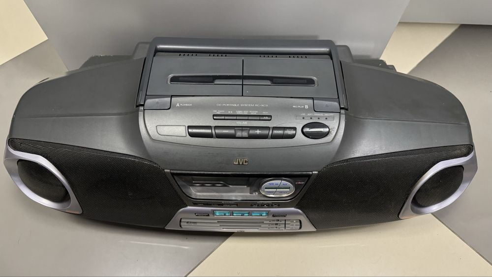 JVC RC-XC3 — CD/кассетная магнитола с пультом.