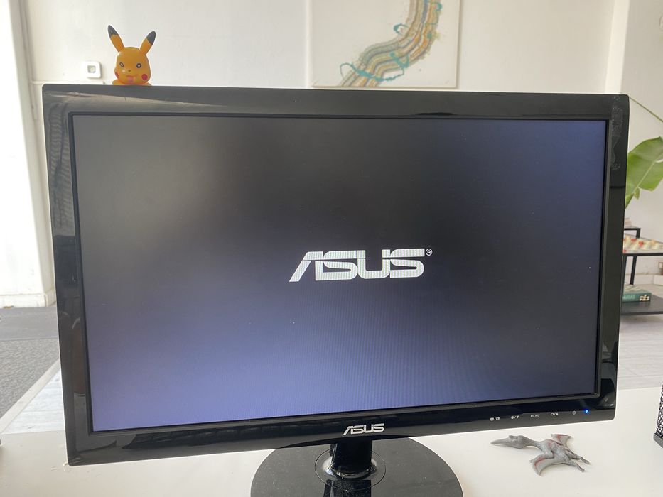 Monitor ASUS VS197 LED 18.5” — Excelente Estado