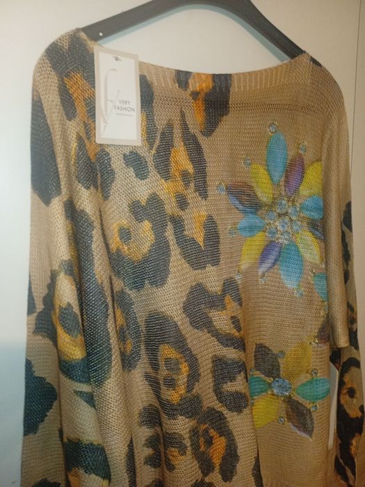 Sweter panterka w kwiaty