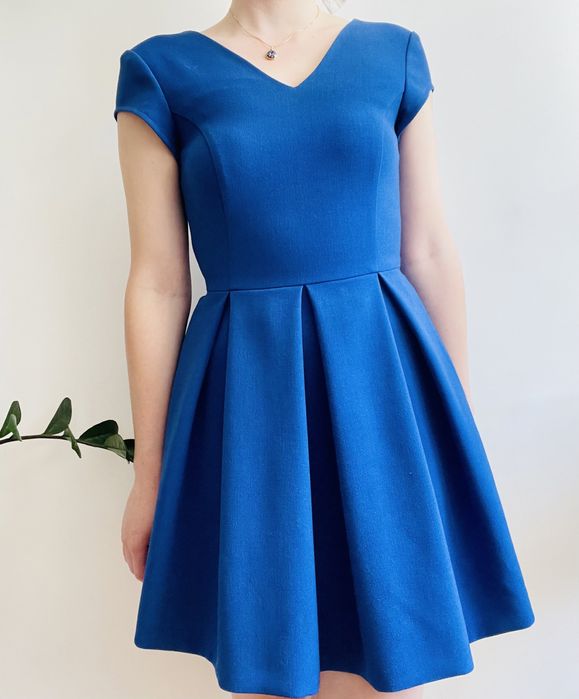 Niebieska elegancka sukienka rozmiar XS szyta na miare
