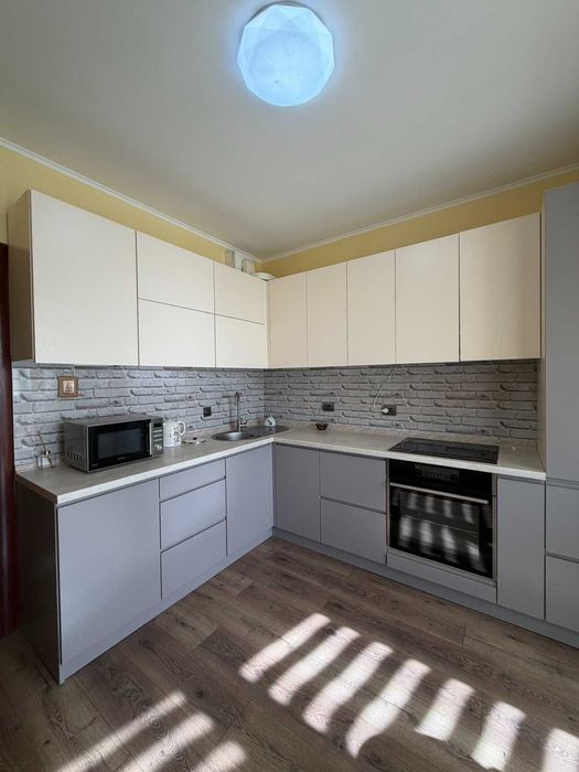 Чудова 1-к квартира з якісним ремонтом поруч з метро ЖК Патріотика