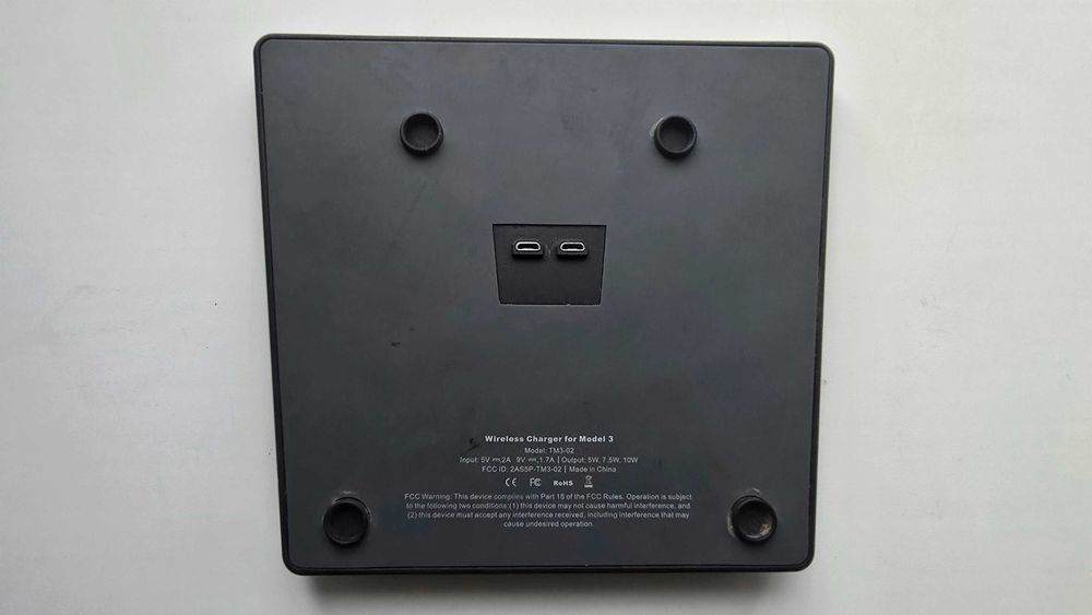 Бездротова зарядка для Тесла 3