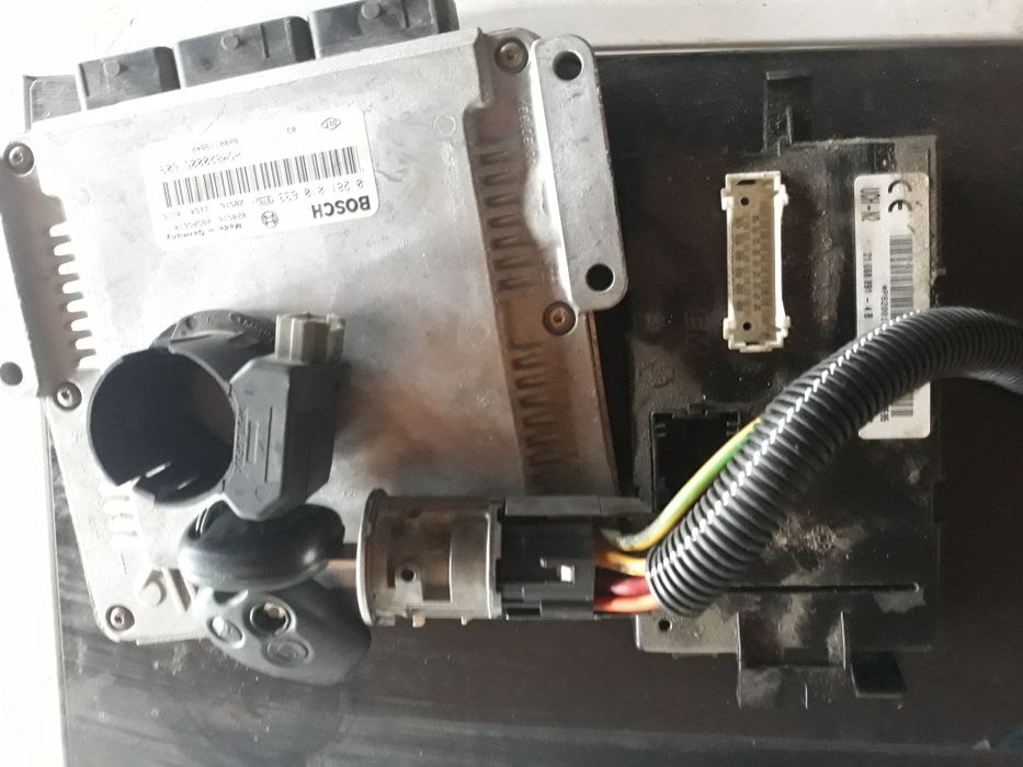 Opel vivaro trafic zestaw startowy bsi sterownik silnika różne numery