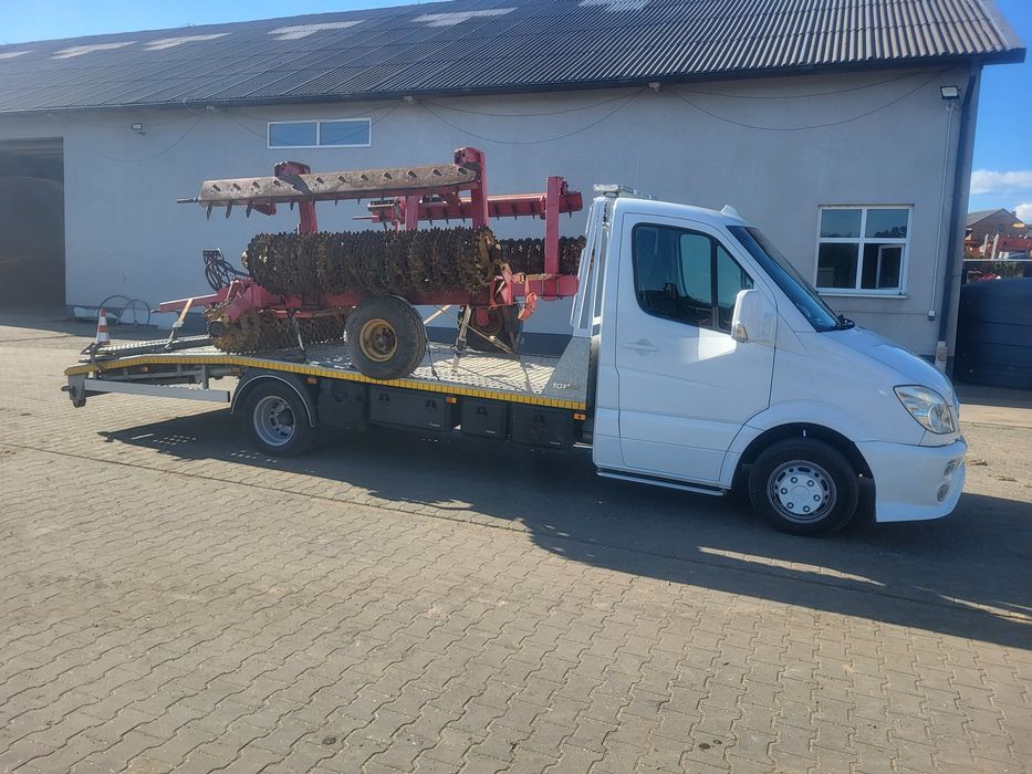 Transport maszyn , pomoc drogowa , auto holowanie , autolaweta .