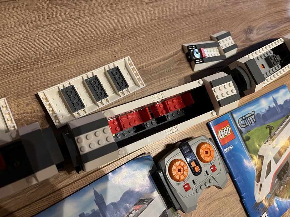 Lego pociąg pasażerski 60051