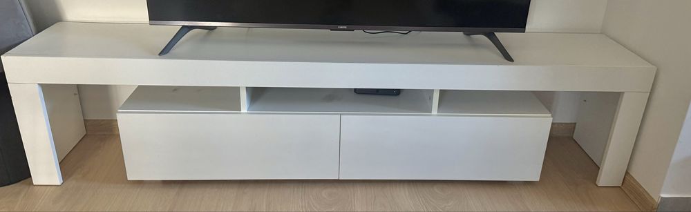 Biała szafka Rtv pod telewizor