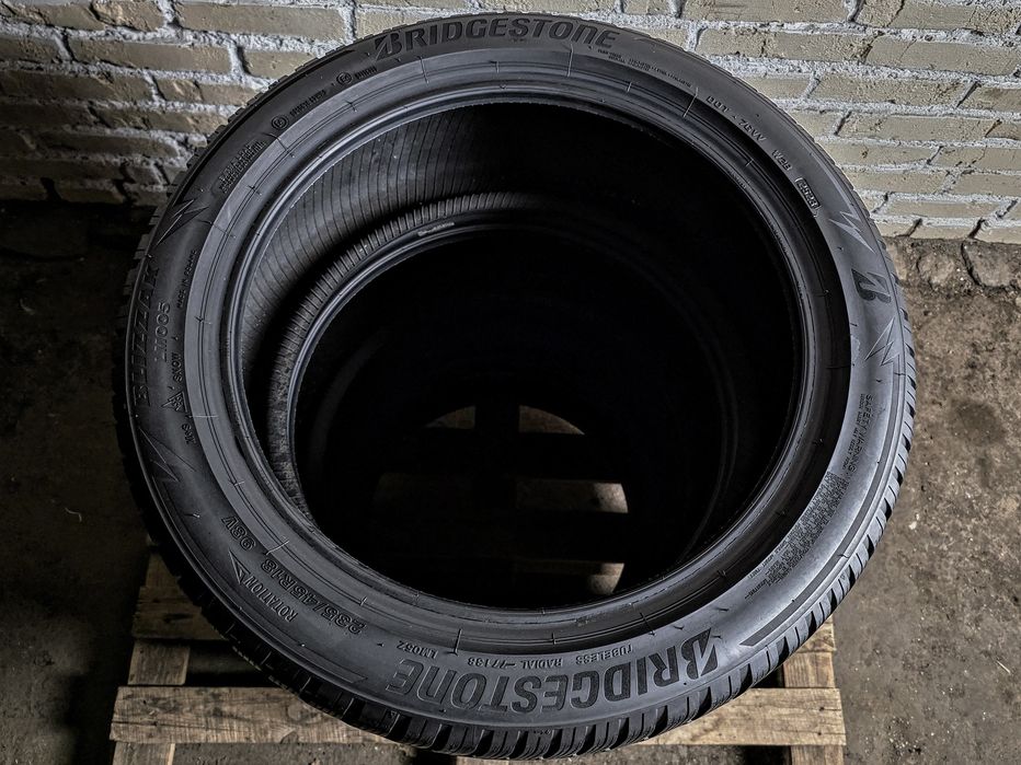 Зимові 235/45r18 Bridgestone | 2023 | Комплект / 4шт | Преміум шини | Ідеальний стан, без пошкоджень, без ремонтів, без дефектів