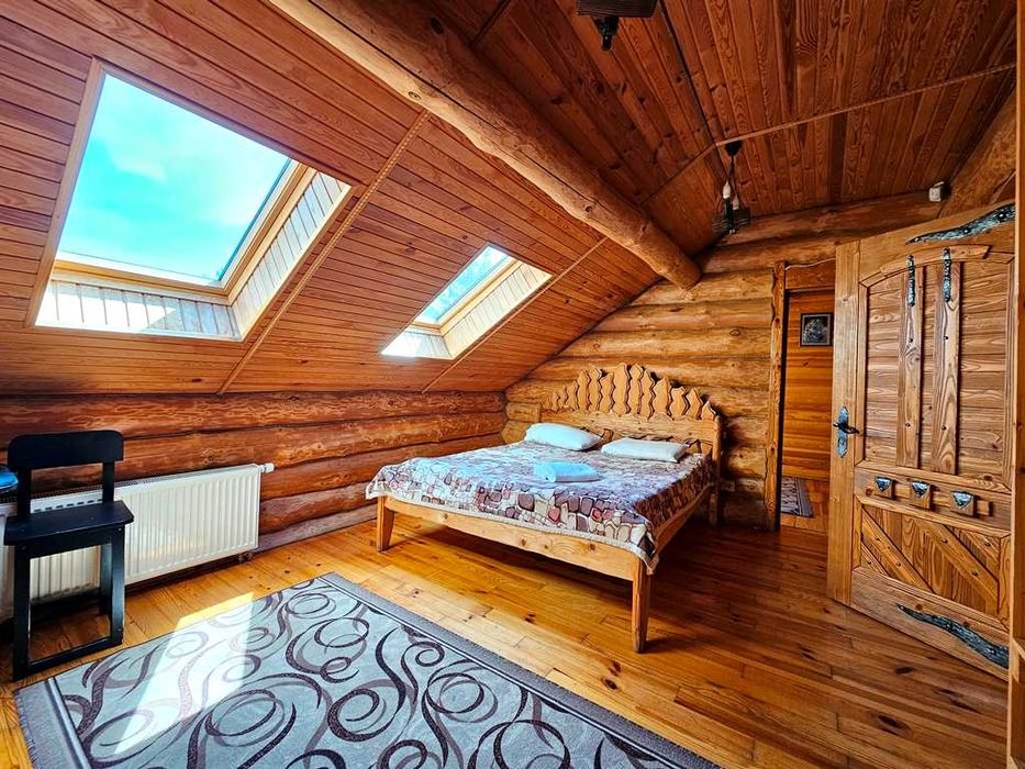 Продається діючий готель на березі річки Опір в курортному с. Славське