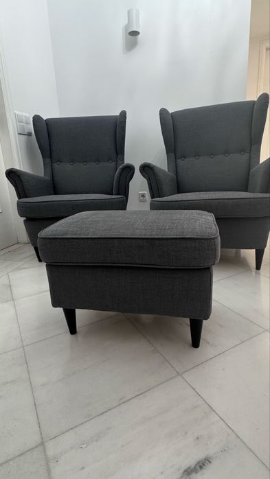 Conjunto 2 Poltronas Cinzentas + Apoio de Pés