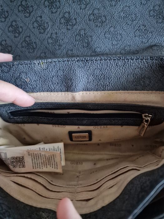 GUESS torebka na ramię kopertowa mała granatowa