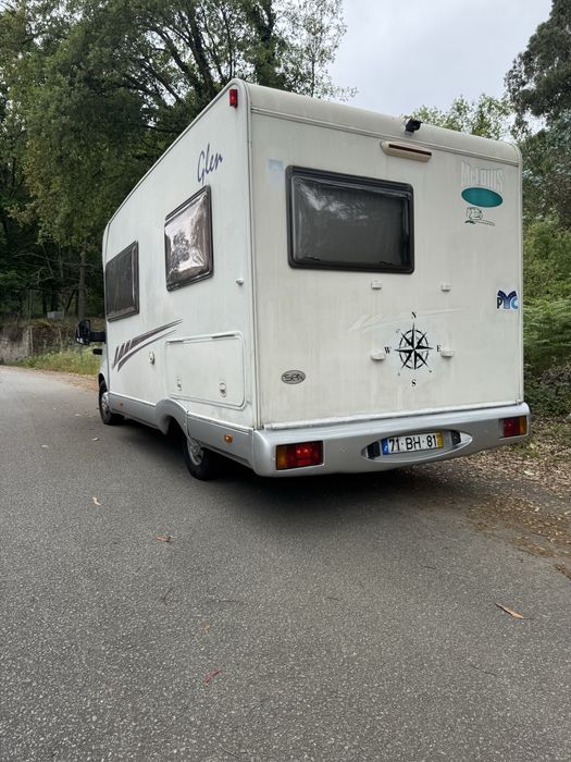 Autocaravana Espaçosa e Compacta – 6 Lugares, 100% Autónoma, com muitos Extras, Pronta a Viajar