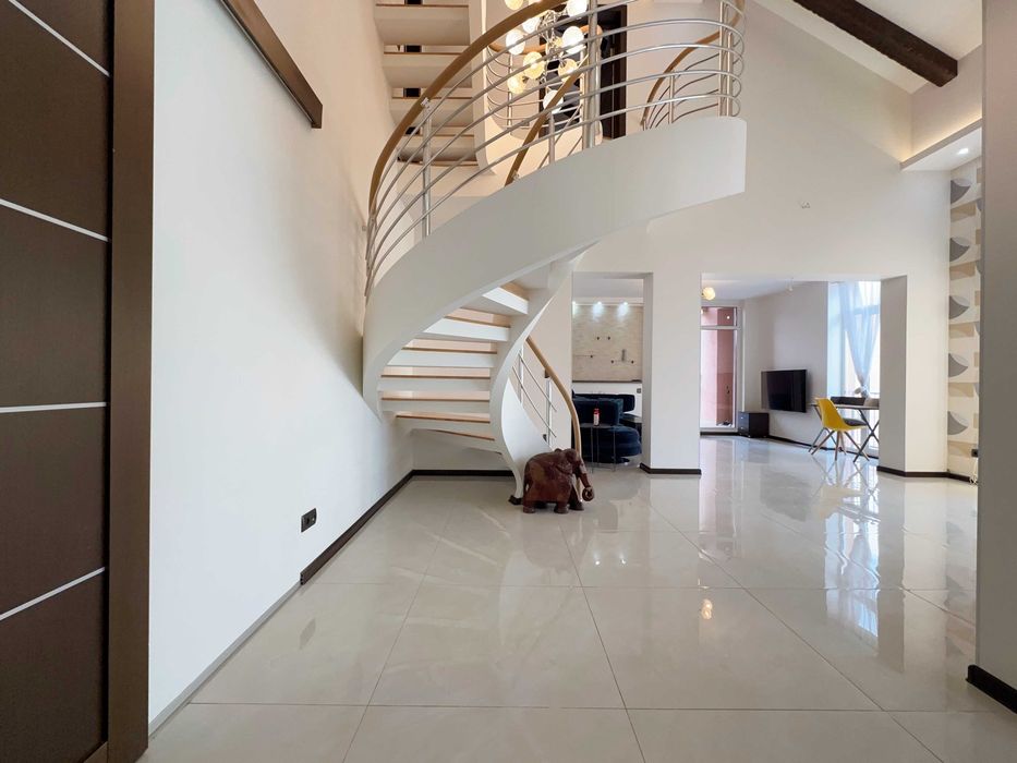 Трьохкімнатний Penthouse 110m2 в ЖК Комфорт Таун |м|Лівобережна