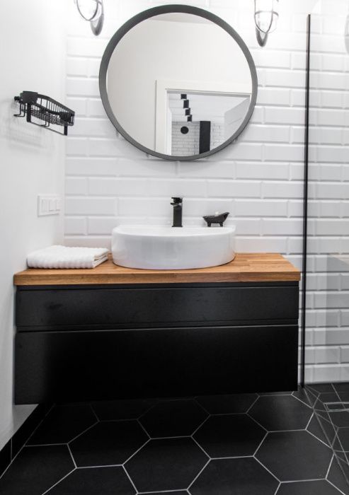 Szafka pod umywalkę - drewniany blat, prowadnice BLUM, czarne fronty