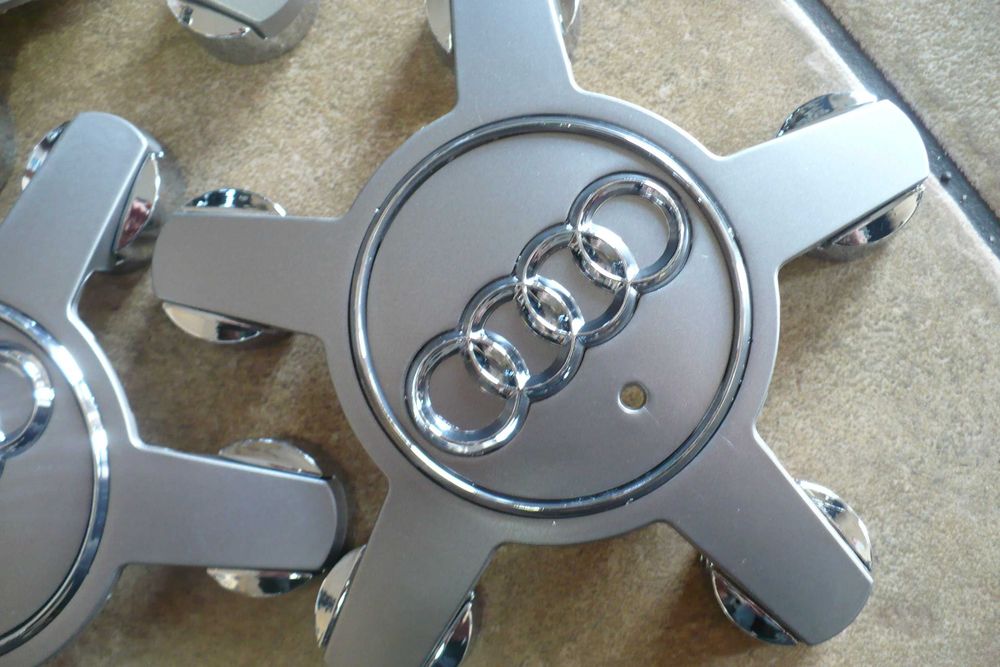 Pająki Dekielki Audi Oryginalne NOWE Komplet