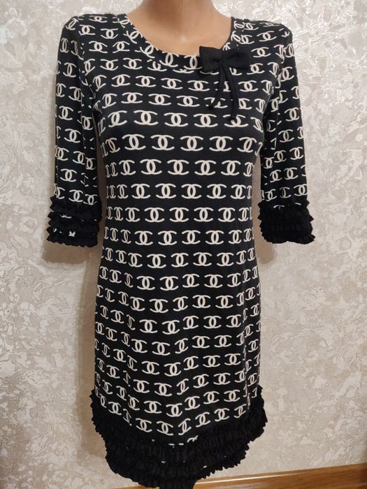 Плаття в ідеальному стані.