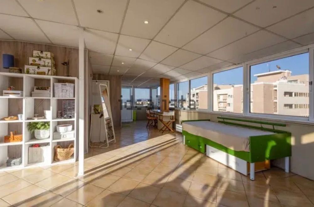 Apartamento T4 duplex com terraços e garagem