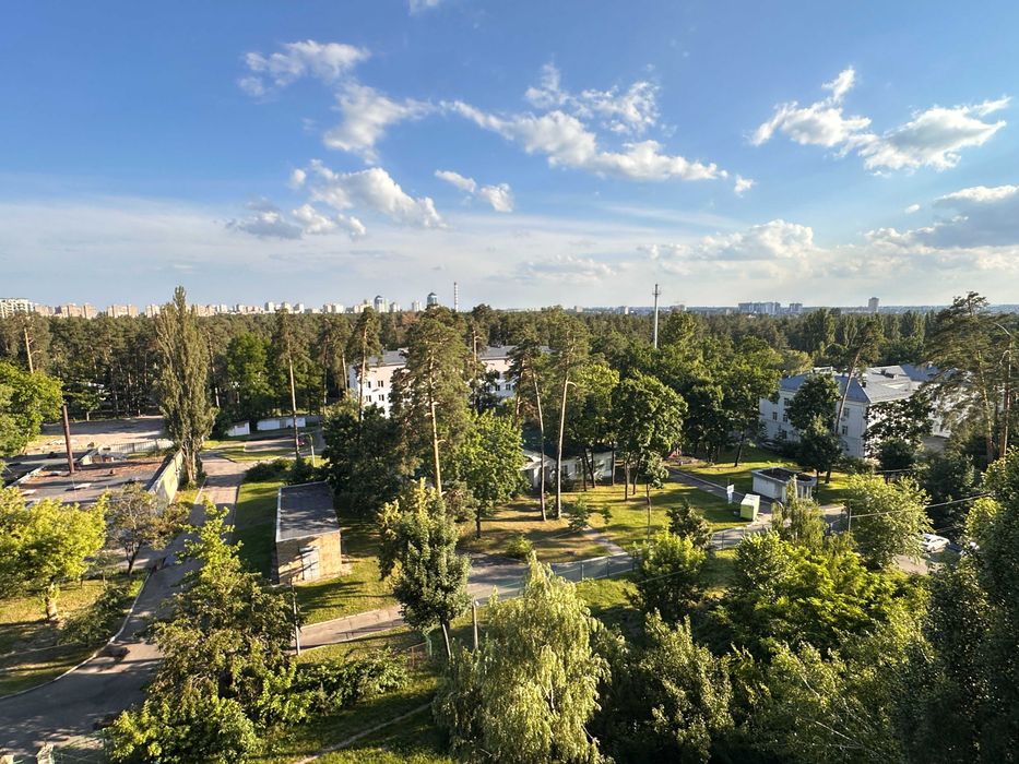 Вул. Відпочинку, 12. Світла та простора квартира, м. Житомирська, цегляний будинок
