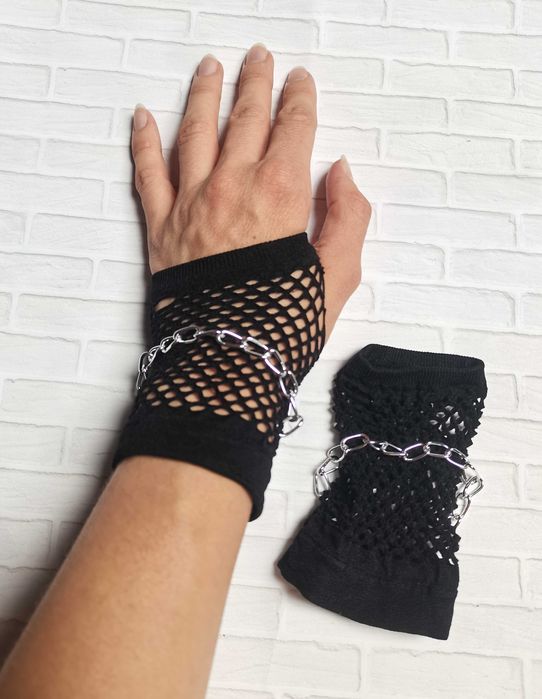 Krótkie rękawiczki bez palców, z siateczki z łańcuszkiem (gothic punk)