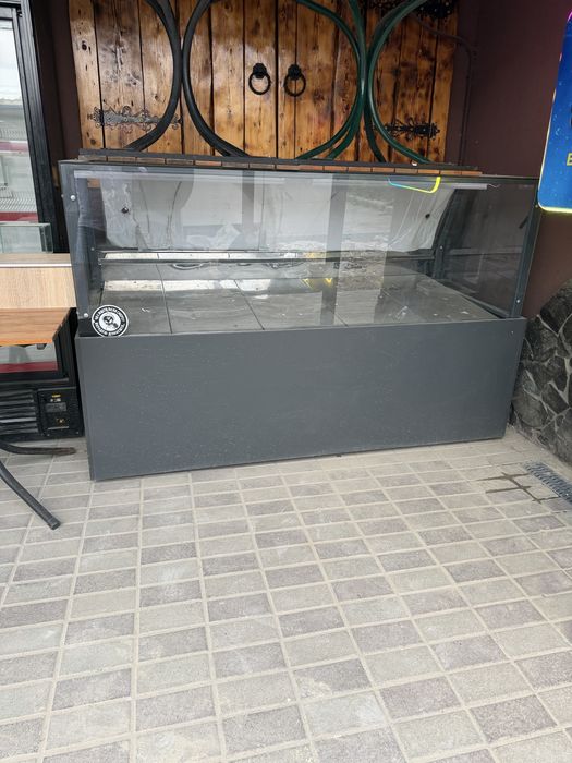 Терміново продам холодильну вітрину.