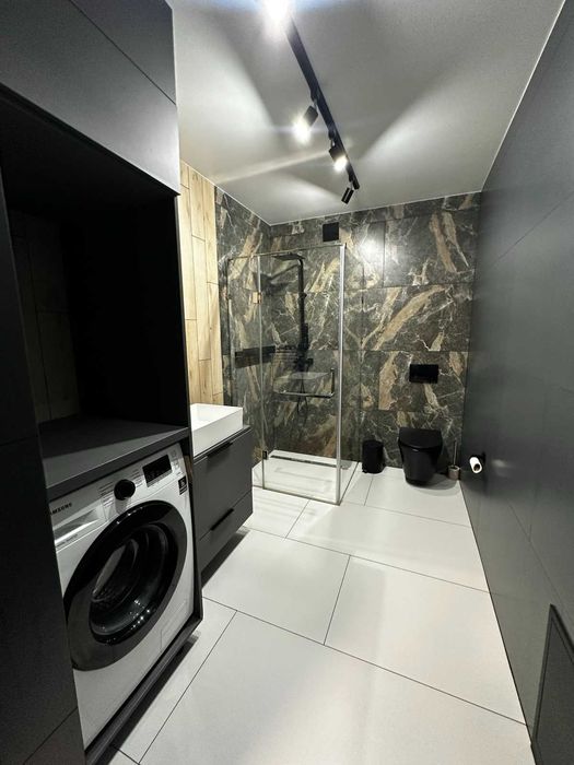 Продається сучасний котедж в м. Тячів