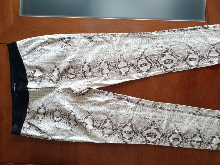 Calça com print serpente
