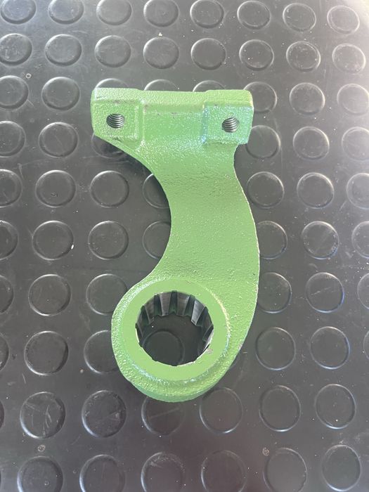 Ramie napedu kosy John Deere