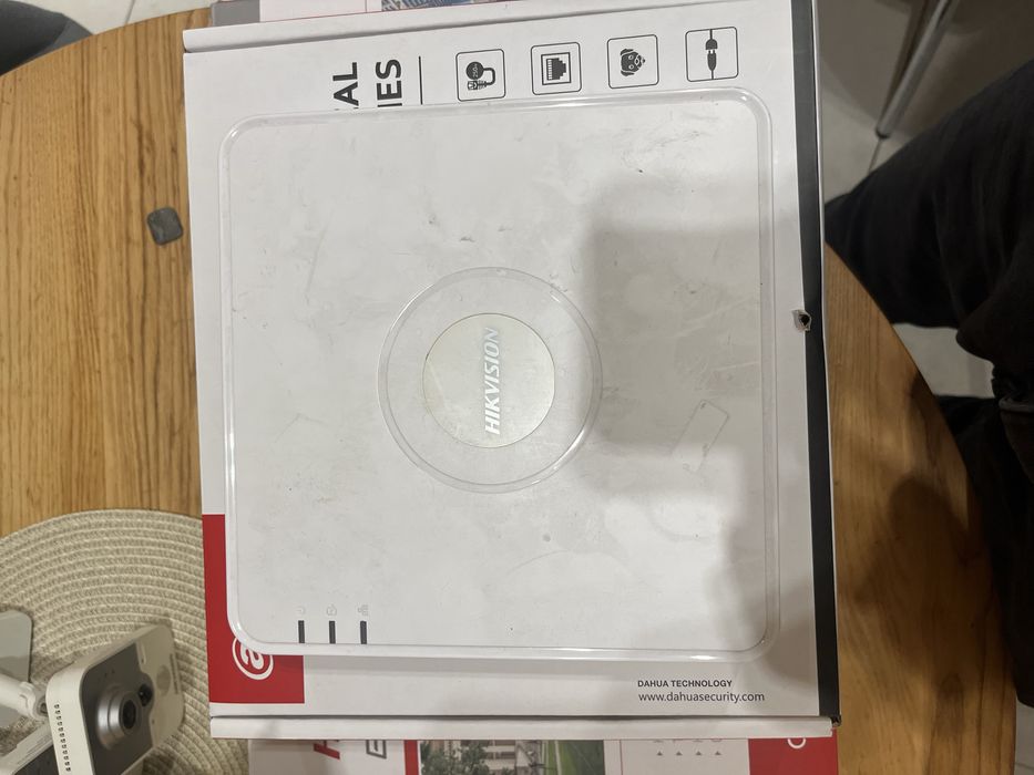 Мережевий відеореєстратор Hikvision DS-7608NI-Q1, 8 каналів