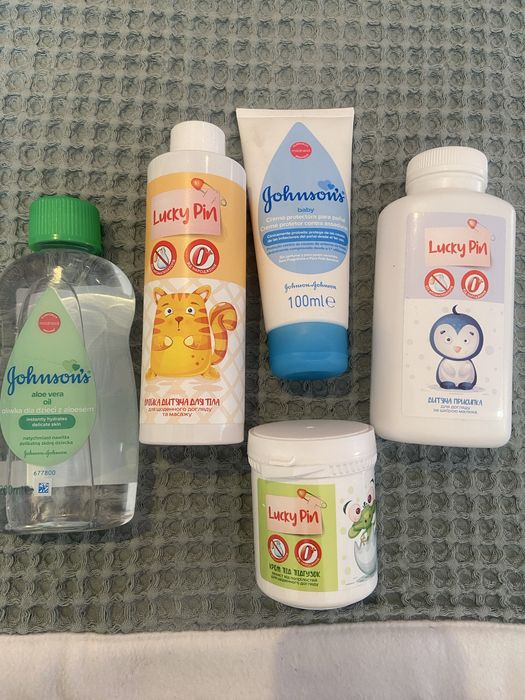 щіточка для волосся,ergo рюкзак,олійка,крем під підгузок