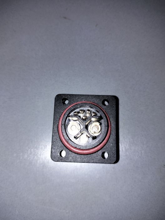 Роз'єм  XT90 папа+мама, M25 5+1 мама.