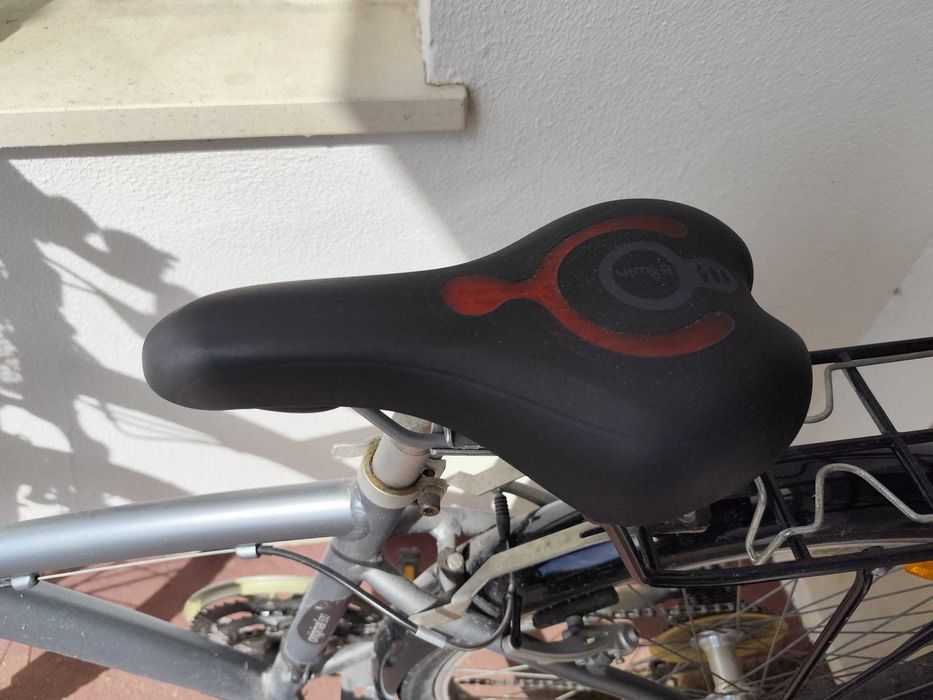 Bicicleta cinzenta de mulher B-TWIN original 500