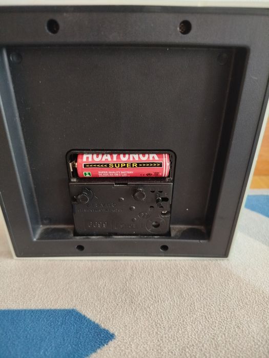 Relógio dinausauro de criança, encontra-se em ótimo estado.