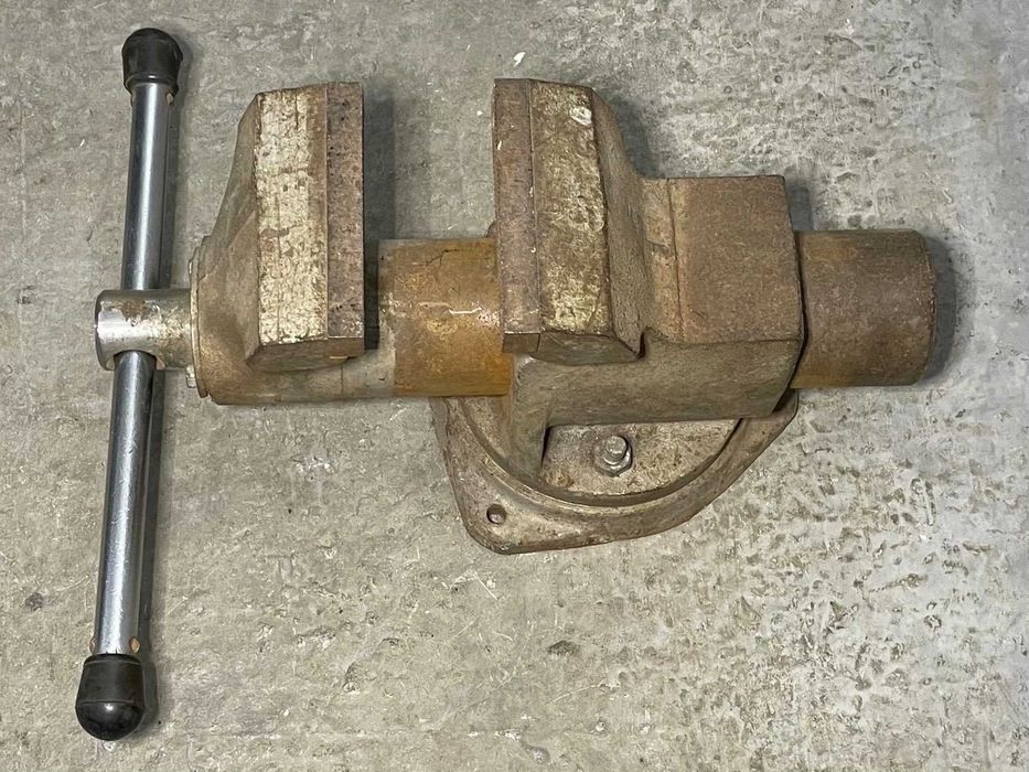 Тиски слесарные металлические