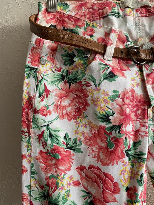 Jeansy spodnie 36 białe w kwiaty czerwone