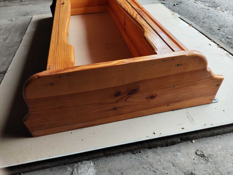 Поличка для книг