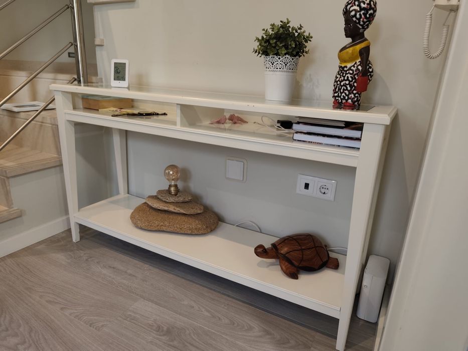 Consola moderna branca