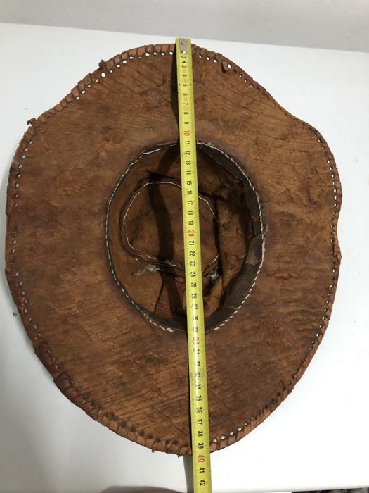 Chapéu antigo em couro