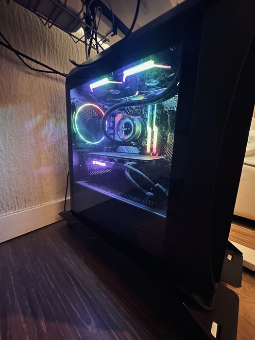 Caixa  computador  + Suporte com rodas