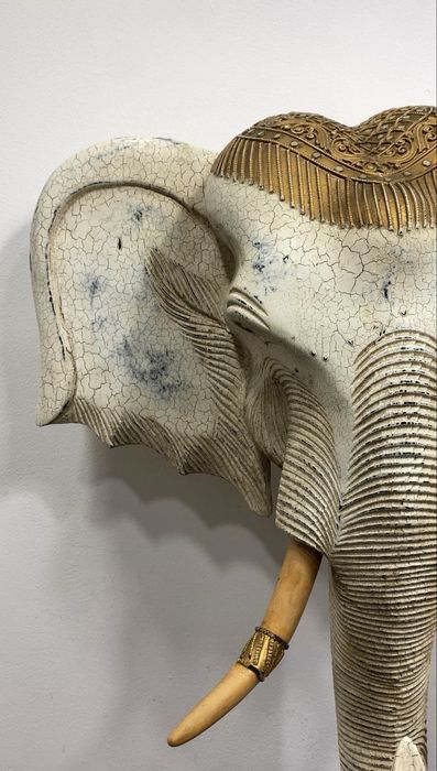 Escultura cabeça de elefante.